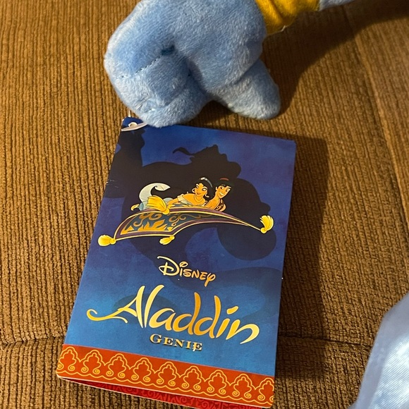 Disney Store Authentic Aladdin Genie
Exclusive 20 inch Plush Mediano - Picture 7 of 7